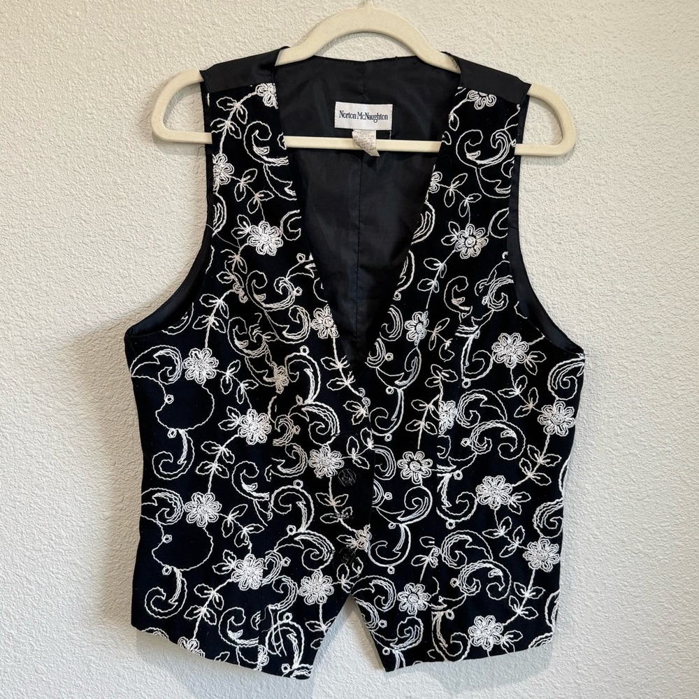 VTG Norton McNaughton Black‎ Vest 16 White Floral Embroidery Boho Cottagecore
